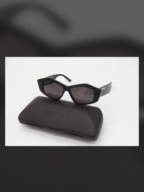 ​NIB Balenciaga Black Cat-Eye Sunglasses BB0106S 001 Geometric Frame